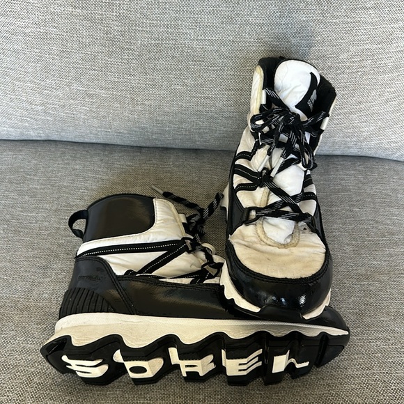 Sorel, white and black lace up waterproof boots - Picture 4 of 11